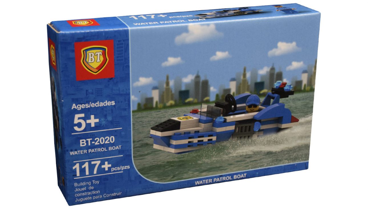 روی جعبه لگوی ساختنی قایق پلیس مدل bt2020