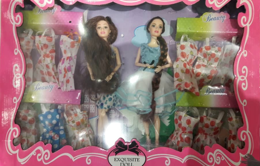 دو عروسک باربی همراه لباس نوع 4